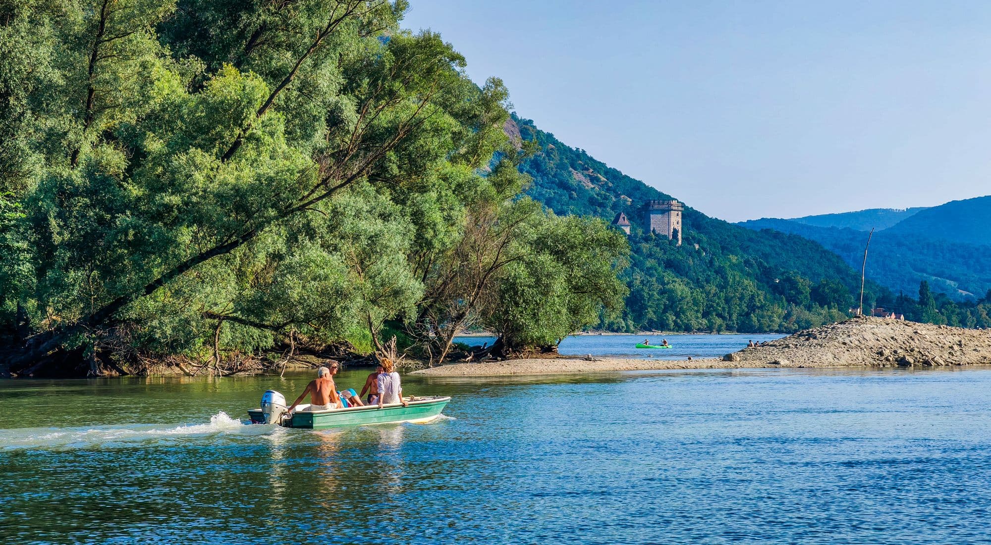 Hajótaxi a Dunán a Nomád Bárhoz közel